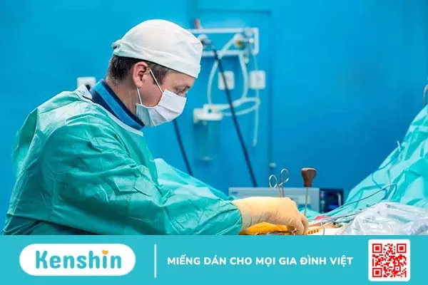 Rút dụng cụ sau phẫu thuật chấn thương chỉnh hình