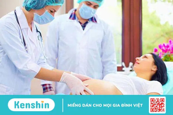 Sau khi sinh mổ bao lâu thì được tắm để tránh nhiễm trùng?