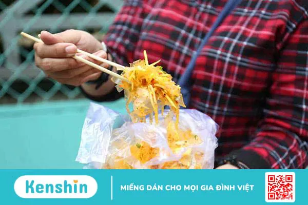 Sau sinh ăn bánh tráng trộn được không? Những lưu ý mẹ cần nhớ