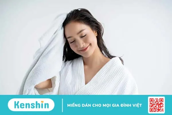 Sốt xuất huyết có được gội đầu không? Hướng dẫn gội đầu đúng cách