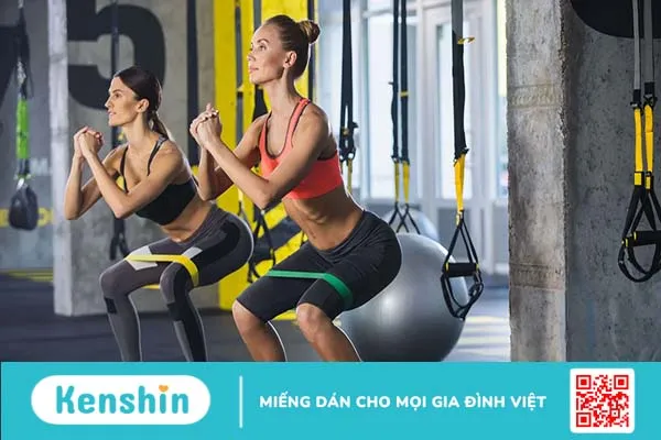 Squat là gì? Lợi ích, rủi ro và lưu ý khi tập squat