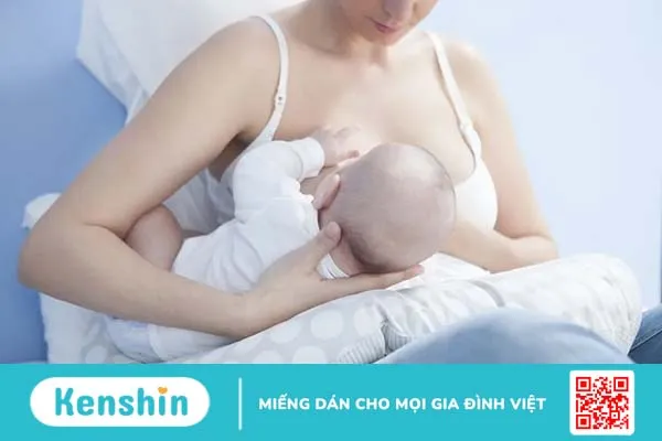 Sử dụng gối cho bé bú như thế nào là tốt nhất?