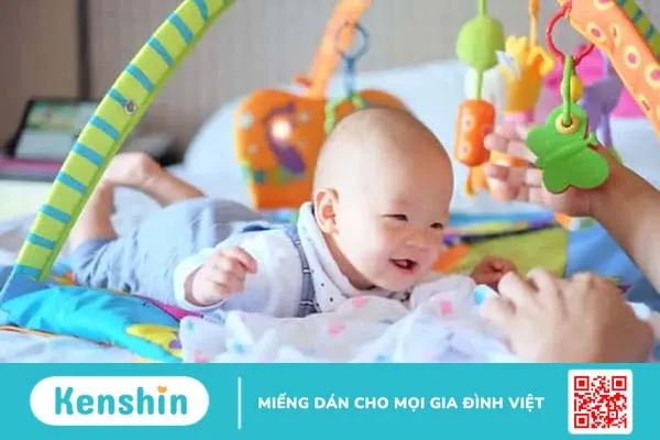 Sự phát triển của trẻ 5 tháng tuổi và những cột mốc đáng nhớ