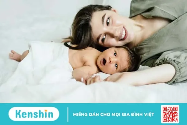 Sự phát triển của trẻ sơ sinh 1 tuần tuổi và cách chăm sóc bé yêu