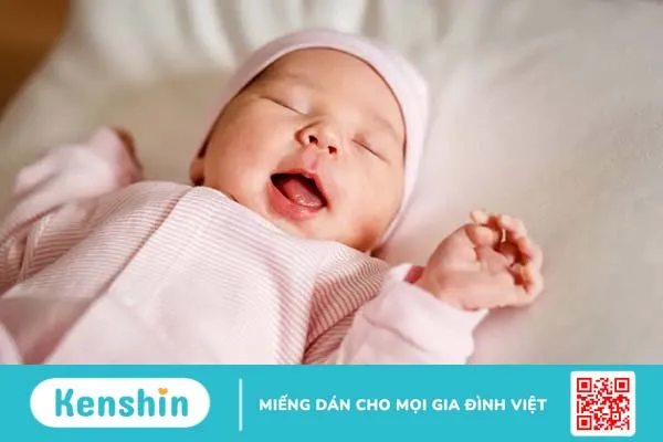 Sự phát triển của trẻ sơ sinh 1 tuần tuổi và cách chăm sóc bé yêu