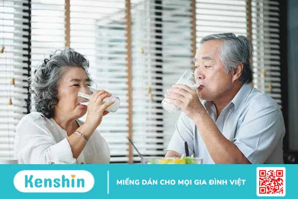 Sữa Ensure cho người già giá bao nhiêu? Công dụng và cách dùng