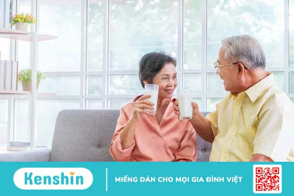 Sữa Ensure cho người già giá bao nhiêu? Công dụng và cách dùng