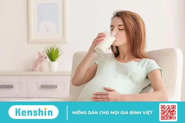 Sữa óc chó cho bà bầu có tốt cho thai kỳ? Mẹ cần lưu ý điều gì khi uống?