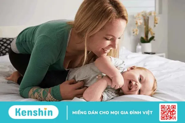 Tác hại khi cù lét trẻ khó lường hơn ta vẫn tưởng