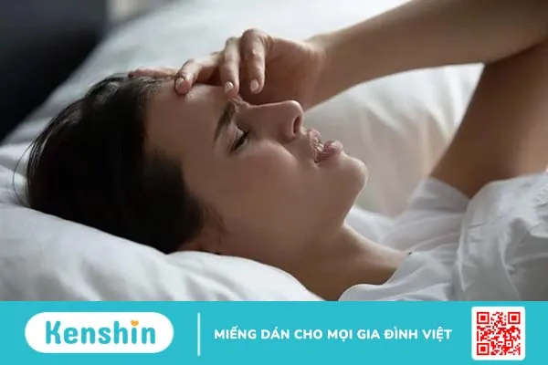 Tại sao lại thường xuyên bị đau đầu về đêm và phải làm sao?