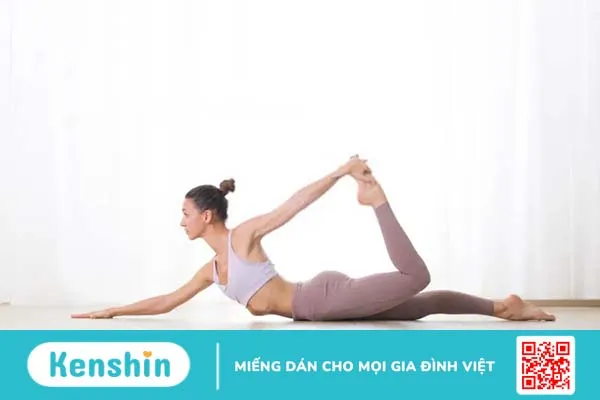 Tập tư thế cánh cung cho ngực và lưng thêm khỏe