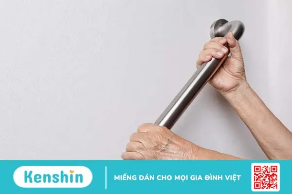 Té ngã ở người cao tuổi: Nguyên nhân và Cách phòng ngừa