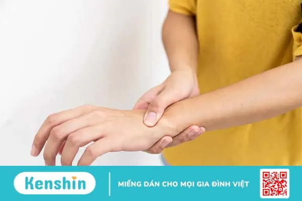 Tê tay trái là bệnh gì? Hiểu rõ để tránh chủ quan