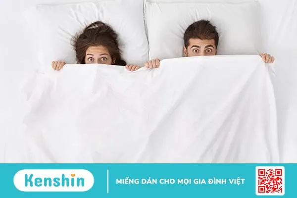 Thắt ống dẫn trứng bao lâu thì quan hệ được?