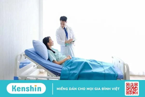 Tiểu buốt tiểu rắt ra máu ở nữ do đâu? Biến chứng và cách điều trị là gì?