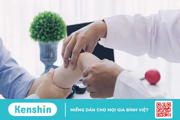 Tràn dịch khớp cổ tay gây sưng, phải làm sao?