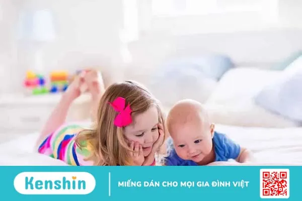 Trẻ 18 tháng tuổi biết làm gì? Sự phát triển và lịch ăn ngủ của bé