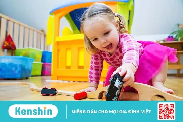 Trẻ 18 tháng tuổi biết làm gì? Sự phát triển và lịch ăn ngủ của bé