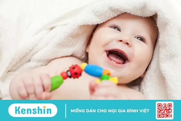 Trẻ 4 tháng tuổi biết làm gì? Cách chăm sóc trẻ 4 tháng tuổi khỏe mạnh