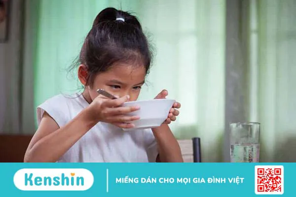 Trẻ bị chân tay miệng kiêng gì để mau khỏi bệnh, tránh biến chứng?