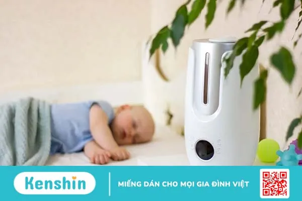 Trẻ bị khô môi, nứt môi chảy máu là bệnh gì? Nguyên nhân và cách trị