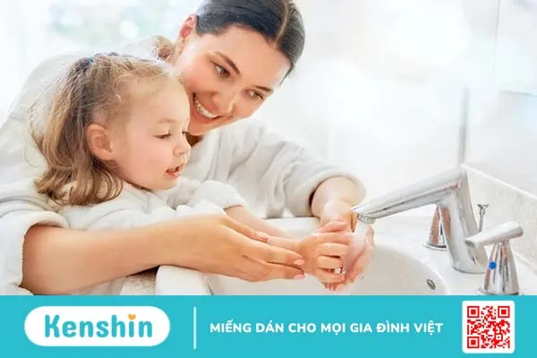 Trẻ bị ngộ độc thức ăn có thể tử vong: Cần nhận biết và xử lý đúng cách!