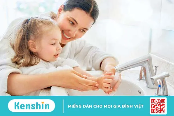 Trẻ bị ngộ độc thức ăn: Dấu hiệu, cách xử lý và những lưu ý cần biết