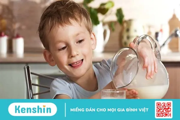 Trẻ bị tay chân miệng nên ăn gì và kiêng ăn gì để mau khỏi bệnh?