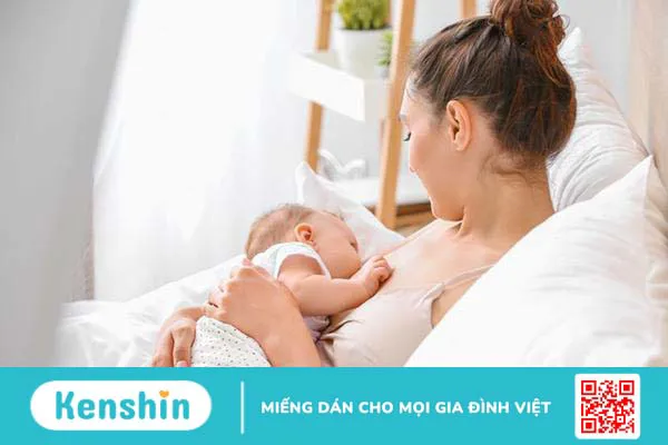 Trẻ bú sữa mẹ loãng có sao không? Những lời khuyên mẹ cần biết