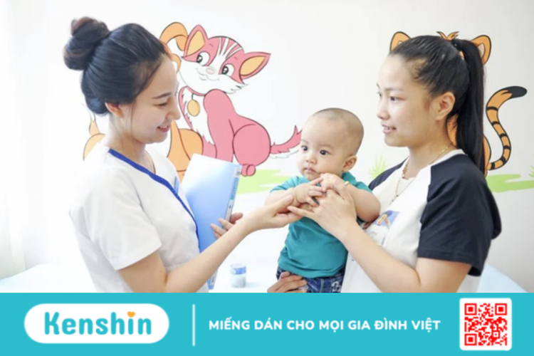 Trẻ đi tiêm phòng về quấy khóc nguyên nhân do đâu, phòng ngừa thế nào?