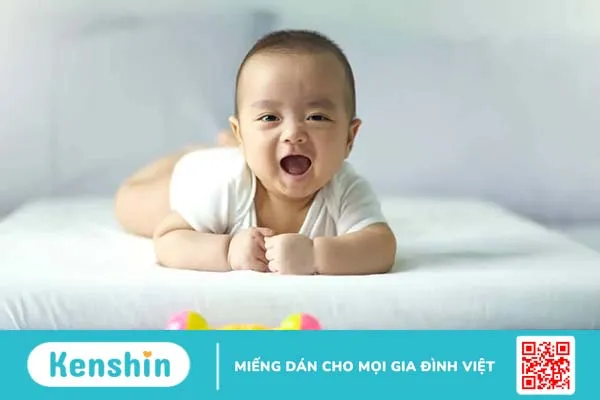 Trẻ mấy tháng biết ngồi? Cách tập ngồi cho bé và lưu ý cần nhớ