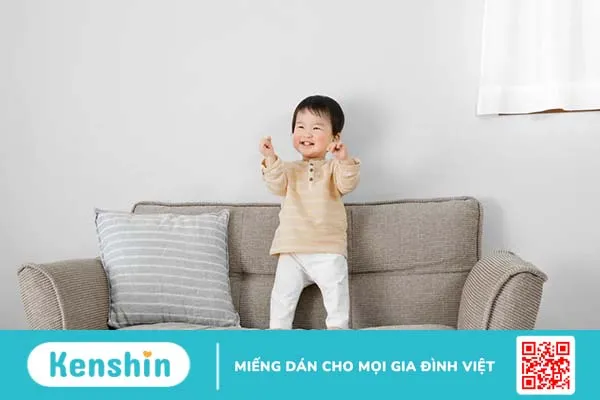 Trẻ mọc răng hàm: Cha mẹ cần biết và lưu ý những gì?