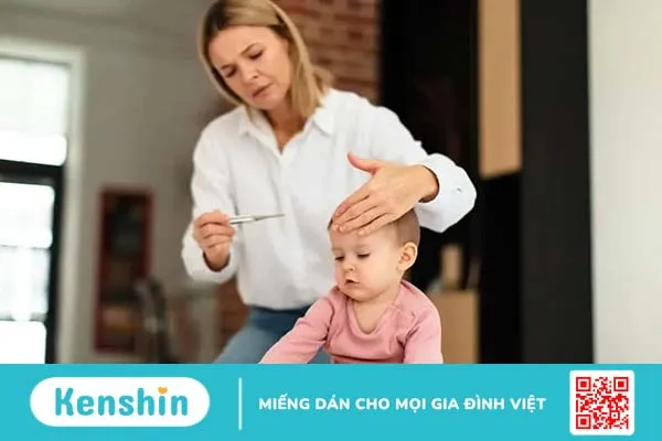 Trẻ nhỏ, trẻ sơ sinh bị nóng đầu nhưng không sốt – Làm sao để hạ nhiệt cho trẻ?