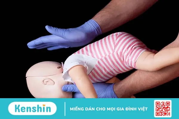 Trẻ sơ sinh bị ho: Bố mẹ nên làm gì? Khi nào cần đưa trẻ đi khám?