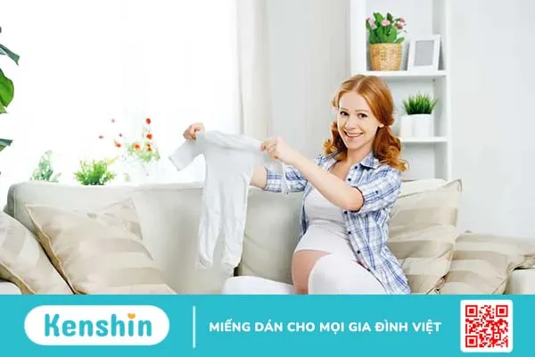 Trẻ sơ sinh bị khô da nổi mẩn đỏ: Mẹ phải làm sao?