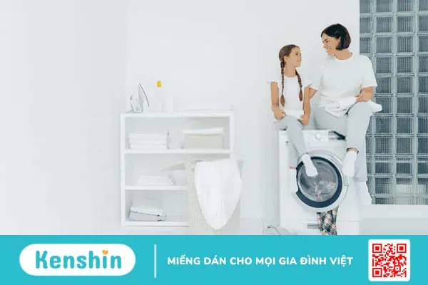 Trẻ sơ sinh bị khô da nổi mẩn đỏ: Mẹ phải làm sao?