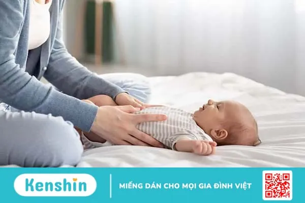 Trẻ sơ sinh bị táo bón phải làm sao? Nguyên nhân và cách chữa an toàn