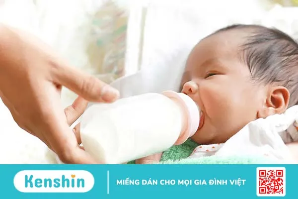 Trẻ sơ sinh bú nhiều có sao không? 7 dấu hiệu bé bú đủ mẹ cần lưu ý