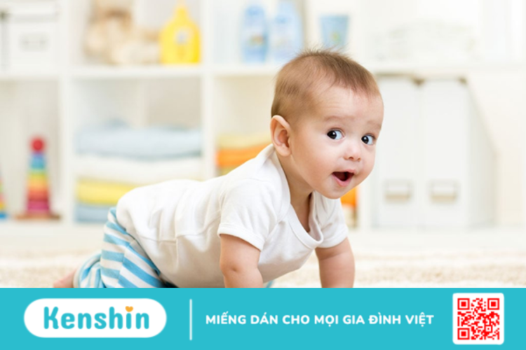 Trẻ sơ sinh ngóc đầu sớm có sao không? Điều gì đang xảy ra với bé?