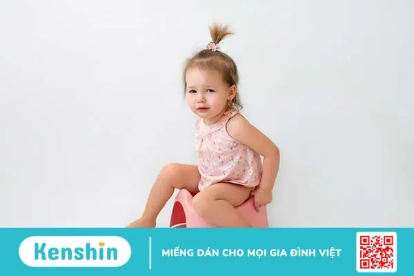 Trẻ sơ sinh và trẻ nhỏ bị táo bón: Mẹ phải làm gì?