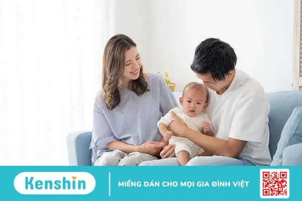 Trẻ sơ sinh xì hơi nhiều có bình thường không? Nguyên nhân, cách xử lý