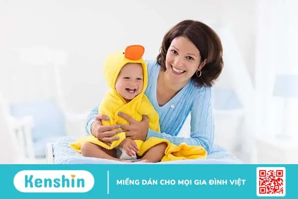 Trẻ sợ tắm mẹ phải làm sao? 11 tuyệt chiêu “dỗ” bé đi tắm dễ dàng