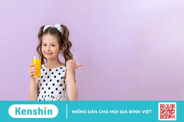 Trẻ uống nước cam mỗi ngày có tốt không? 10 lợi ích của cam đối với bé