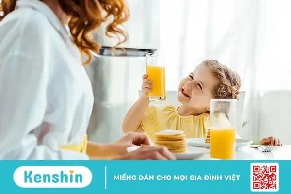 Trẻ uống nước cam mỗi ngày có tốt không? 10 lợi ích của cam đối với bé