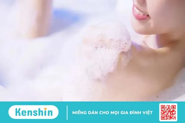 Trị mụn nang tại nhà: Nên hay không nên nặn mụn?