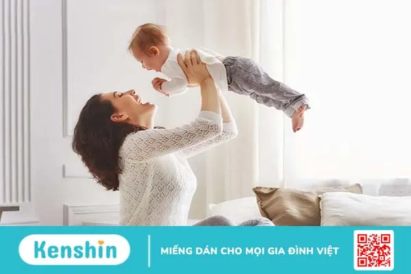 Trị rụng tóc sau sinh: Tìm hiểu 6 tinh chất chống gãy rụng và giúp tóc chắc khỏe