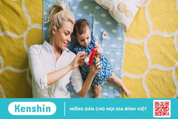 Trò chuyện với bé yêu là bí quyết giúp con mở rộng vốn từ và giao tiếp