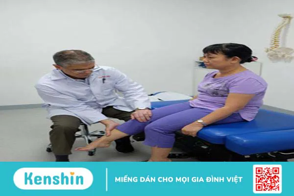 Tự nhiên bị đau khớp gối: nguyên nhân và cách điều trị Tự nhiên bị đau khớp gối: nguyên nhân và cách điều trị
