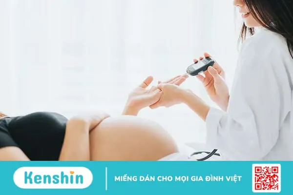 Tư vấn từ bác sĩ sản khoa: Bà bầu có nên ăn dứa, có gây sảy thai không?