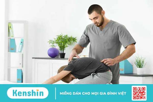 Ưỡn cột sống (võng lưng) là gì và điều trị bằng cách nào?